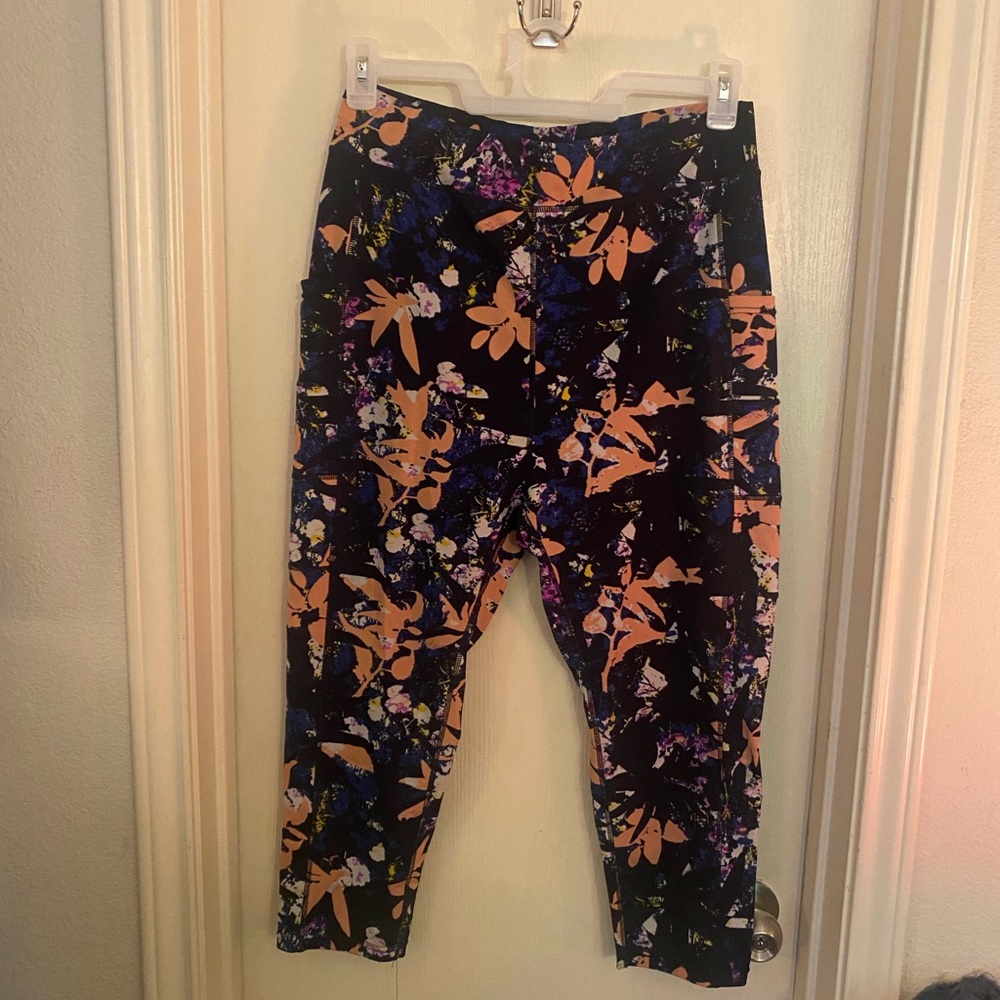 NWOT POPFIT blue floral legging with pockets